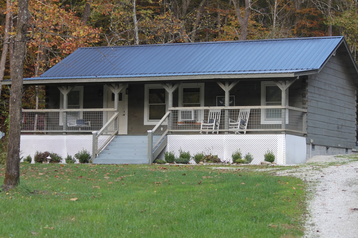 Rocky Flatts Cabin
Pets Welcome
No cleaning fee