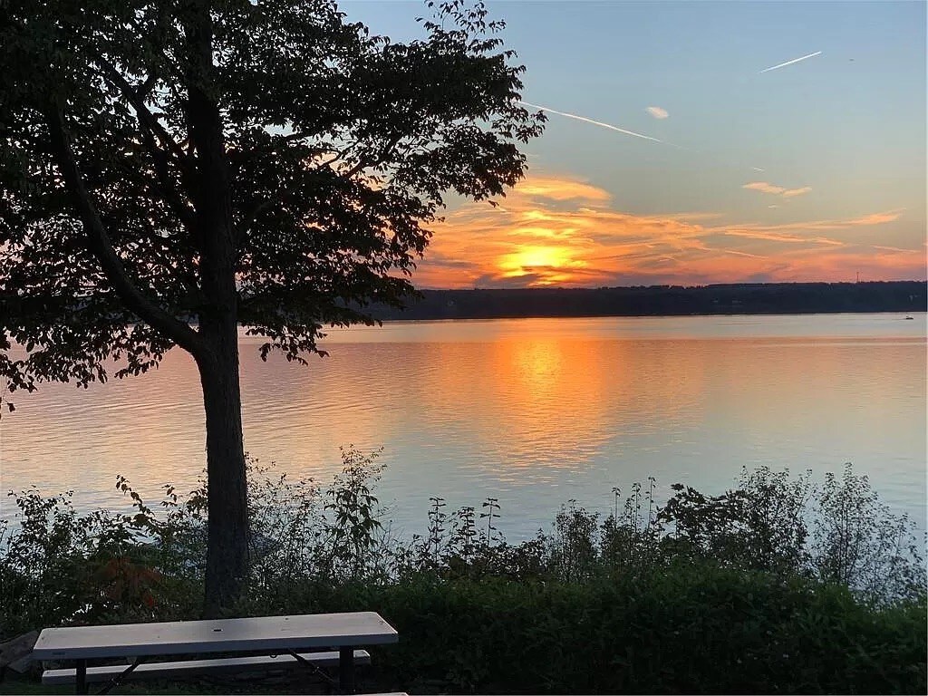 cottage home: wine trail, sunset view, lake view.