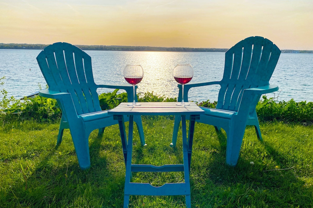 cottage home: wine trail, sunset view, lake view.