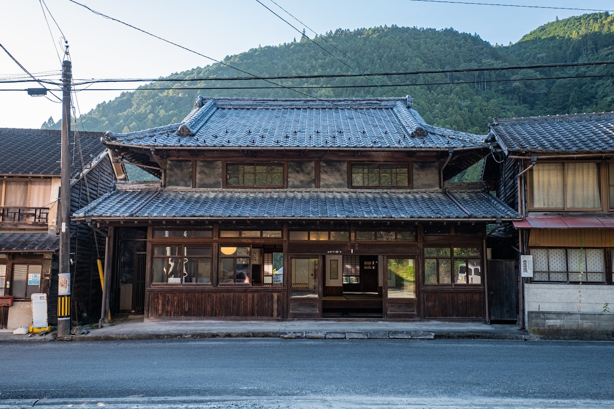 【素泊まり】古民家一棟貸し[国の文化財]Oda Ninomiya・愛媛県内子町小田