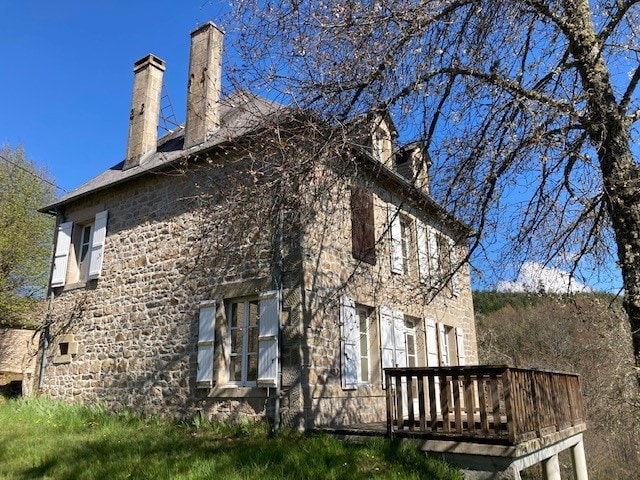 Maison de famille chaleureuse en Corrèze