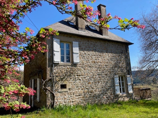 Maison de famille chaleureuse en Corrèze
