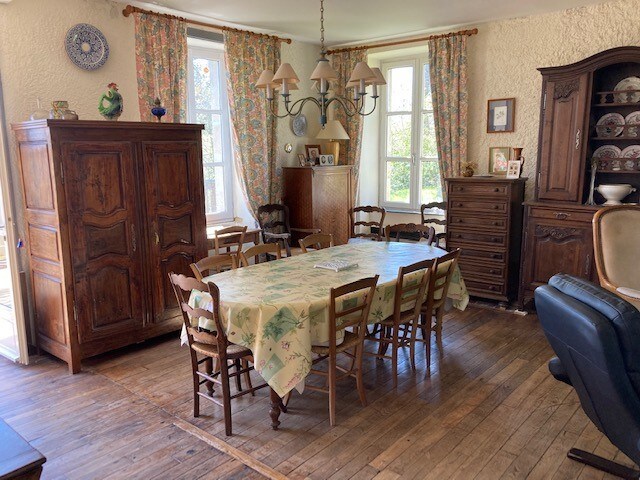 Maison de famille chaleureuse en Corrèze