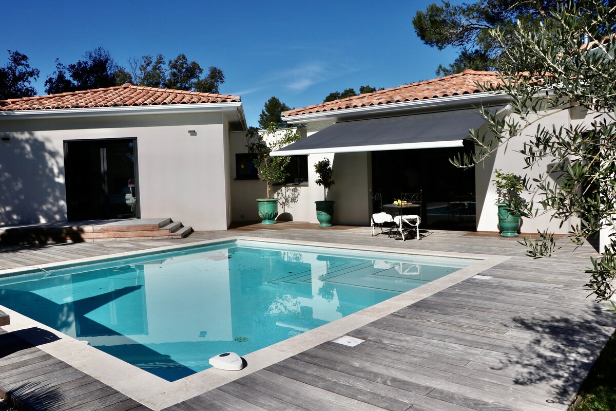 Belle villa contemporaine avec piscine