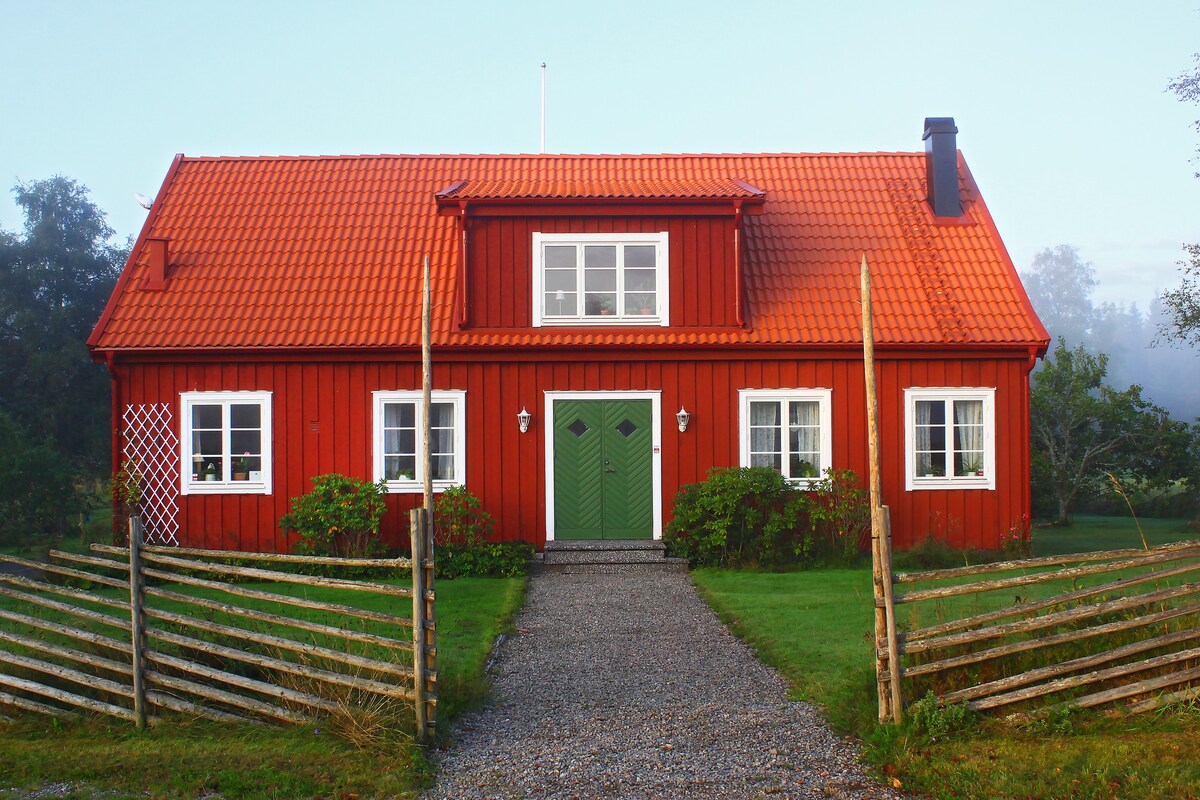 Björkholmen - Småland family house near lake Åsnen