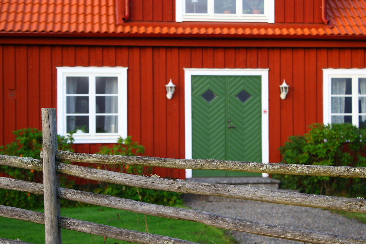 Björkholmen - Småland family house near lake Åsnen