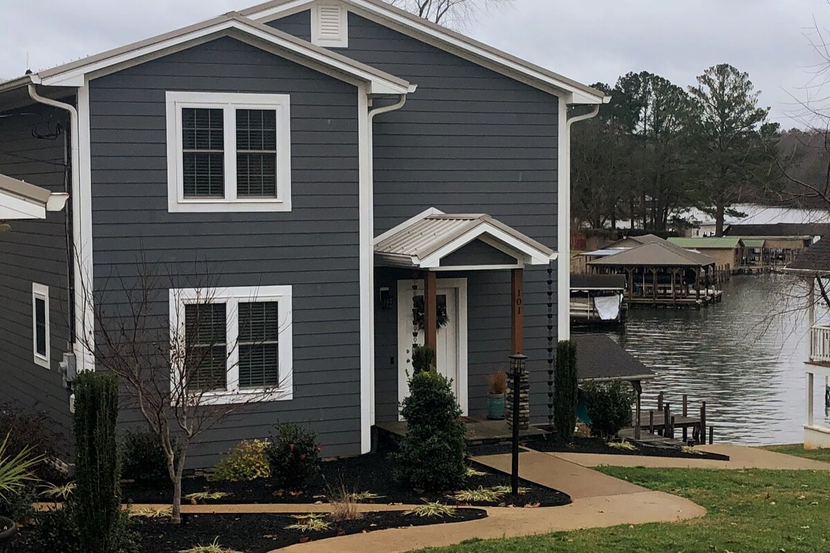 Lake Tillery Waterfront Home