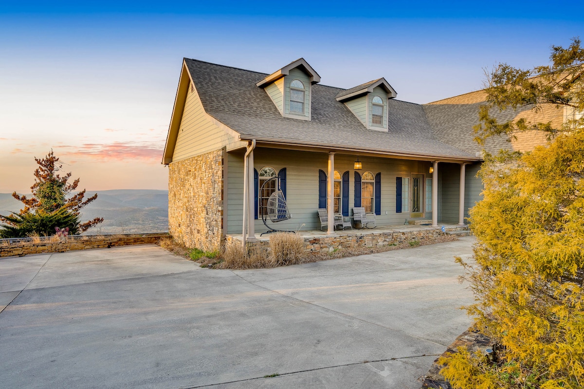 Scenic 2-bedroom cabin with heavenly views