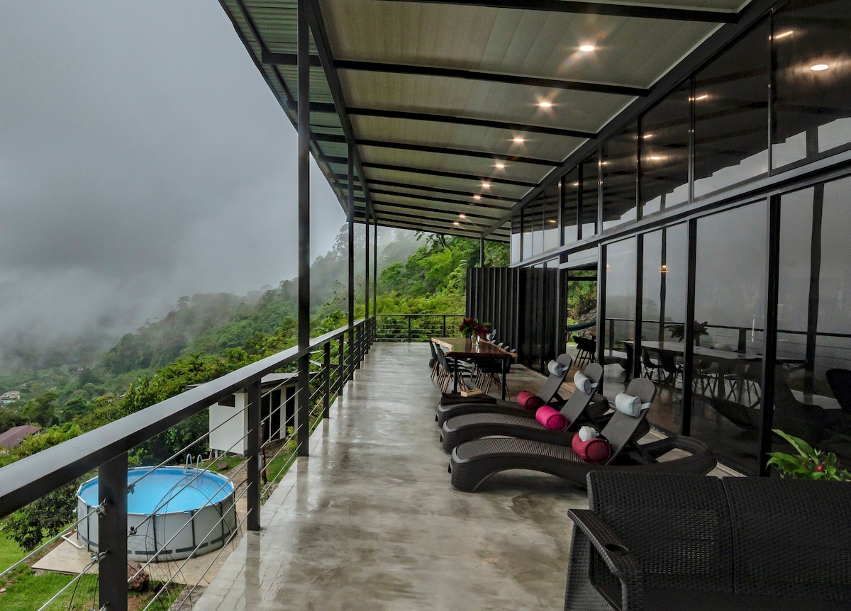 哥斯达黎加山间别墅泳池和迷人景色
