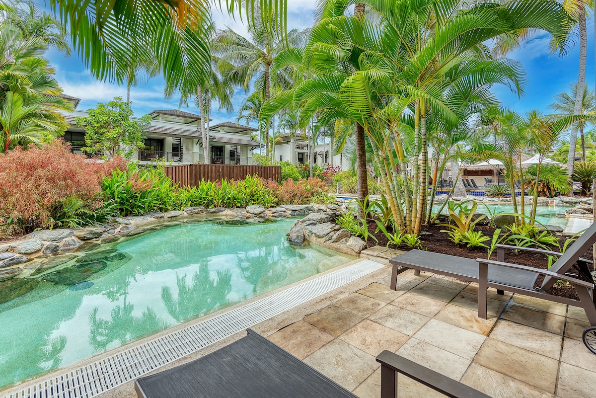 Swim-out at Temple Resort—Sweet Beachside Living