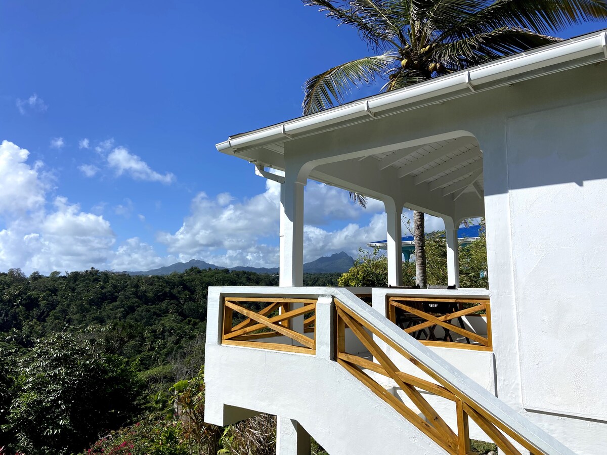 Luxe sea view eco-cottage at Gin Distillery