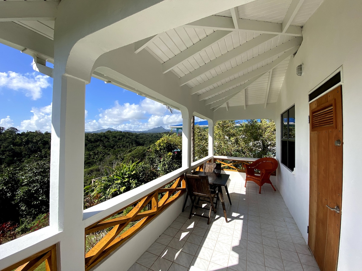 Luxe sea view eco-cottage at Gin Distillery