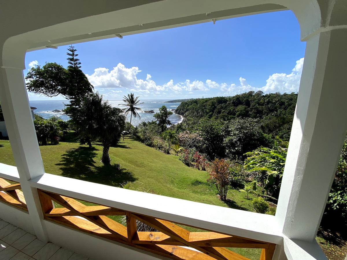 Luxe sea view eco-cottage at Gin Distillery