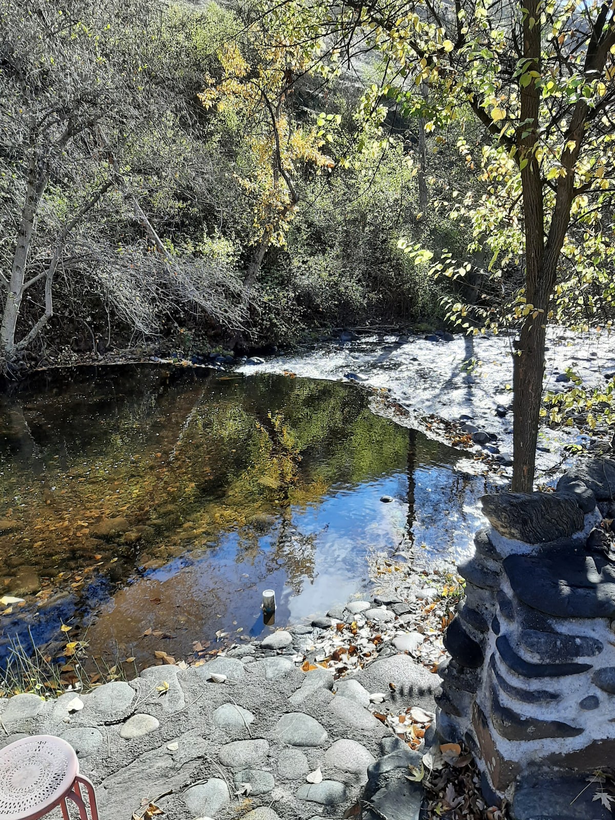 CREEKSIDE, a quiet cottage by the creek.