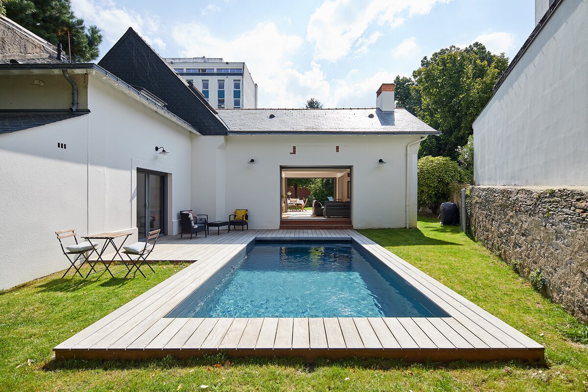 Pleasant house and swimming pool downtown Nantes