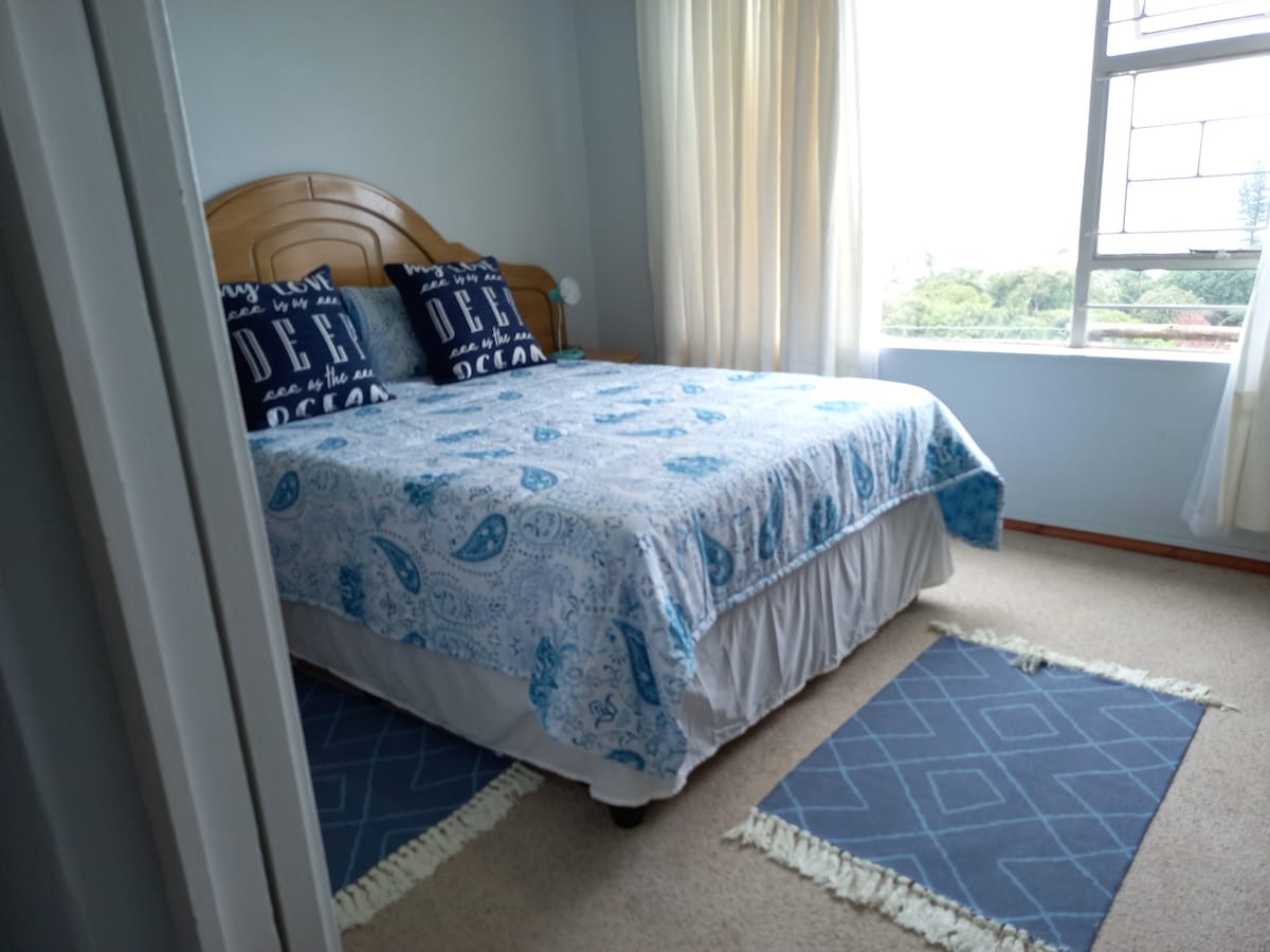 Tugela Mouth Sea View Guest House （可睡8位）