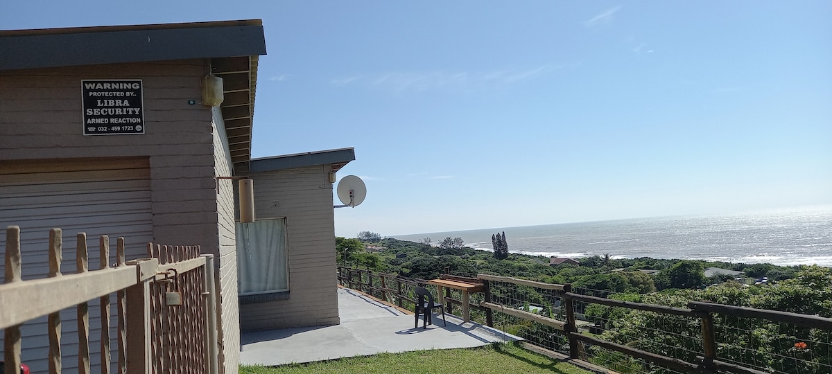 Tugela Mouth Sea View Guest House （可睡8位）