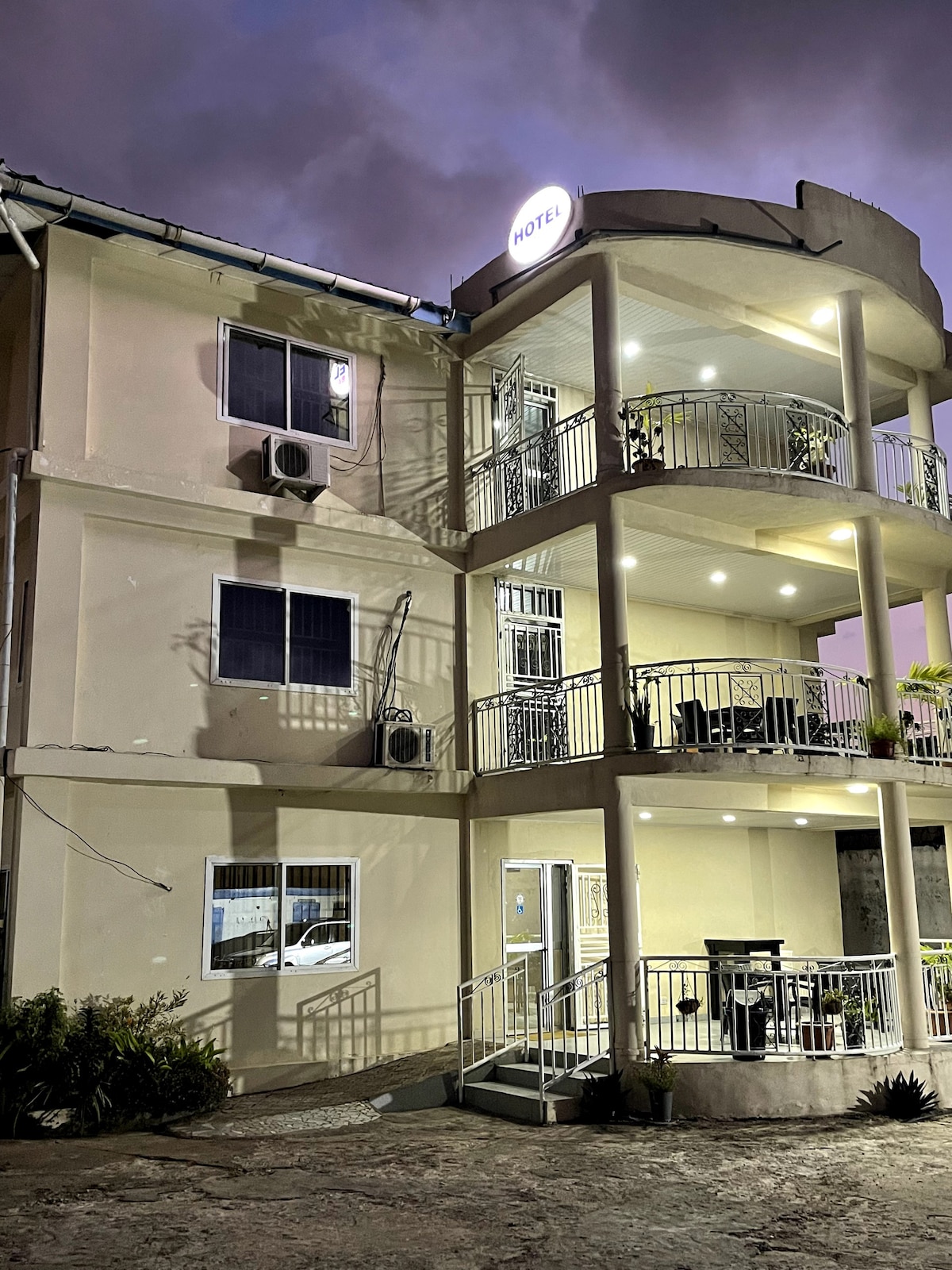 SKY INN Hotel, 55 Wilkinson Road, Freetown SL