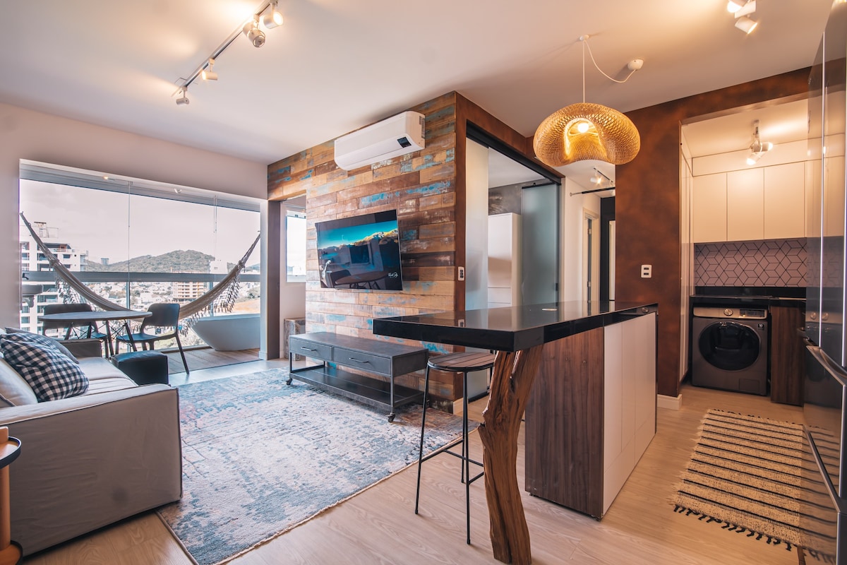 Apartment with bathtub close to the beach