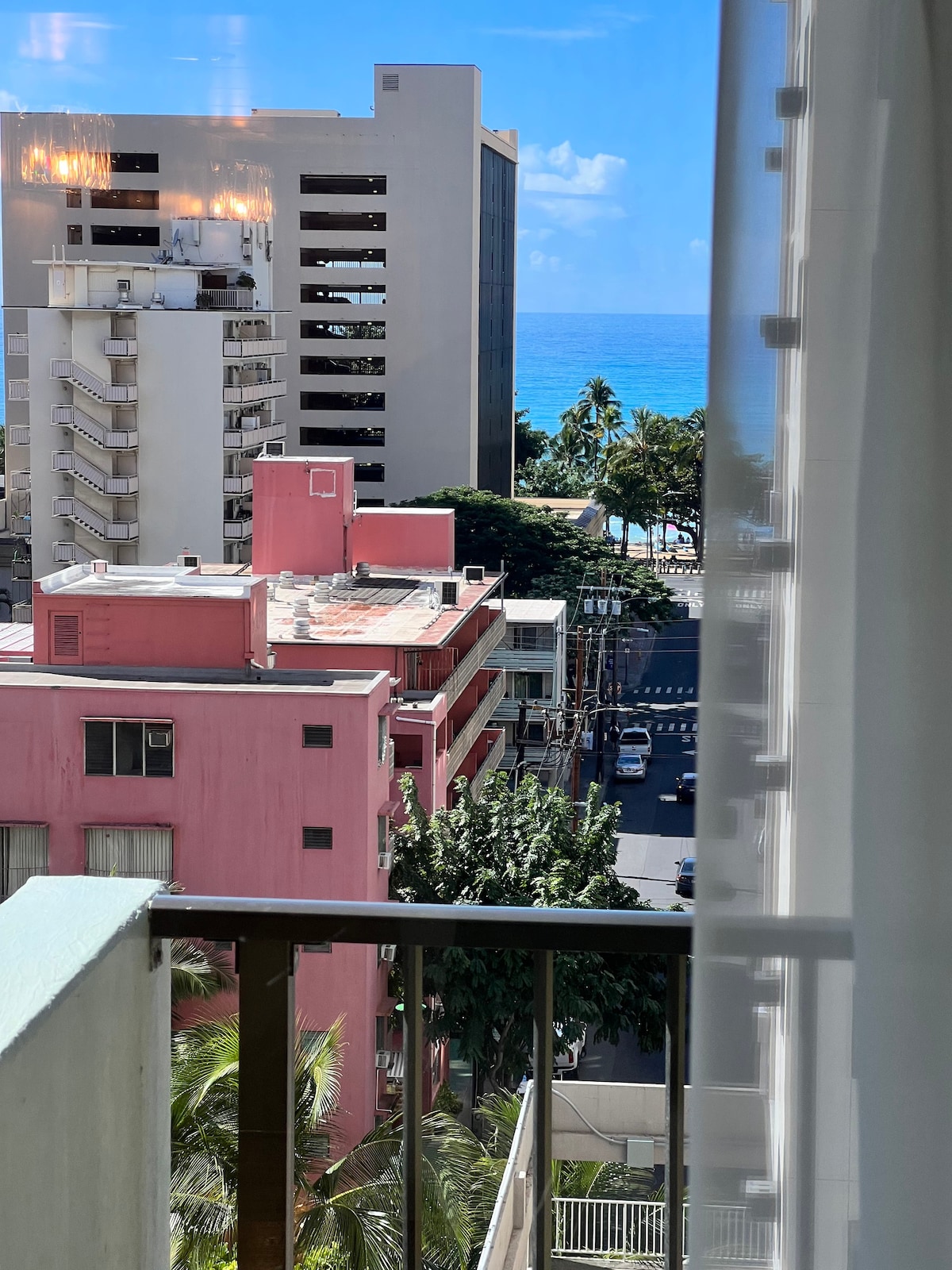 Ocean view Oasis: 1BR steps to Waikiki Beach