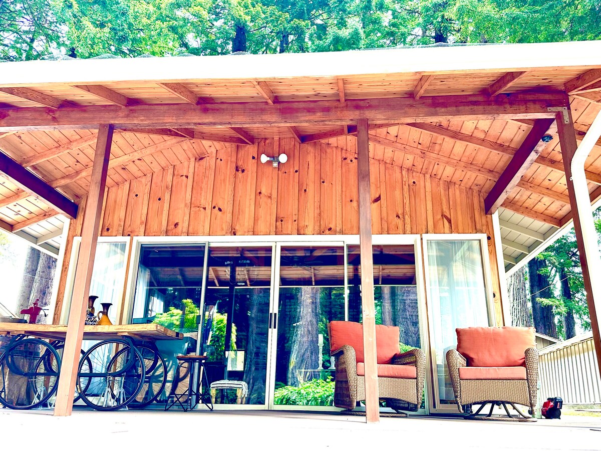 House w/Ancestral Redwoods View!