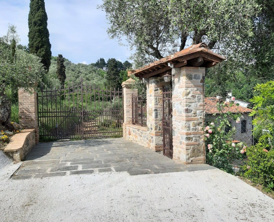 Villa Pera by Nicola Real Estate