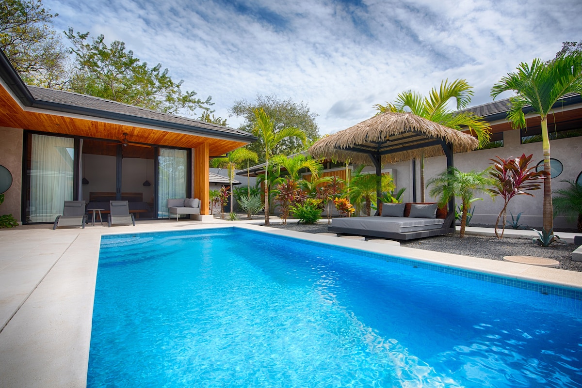 Luxury Villa~Private Pool ~3BDR~Walk to beach