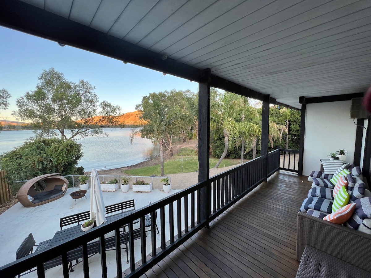 Lakefront Palms Holiday House - Bonnie Doon