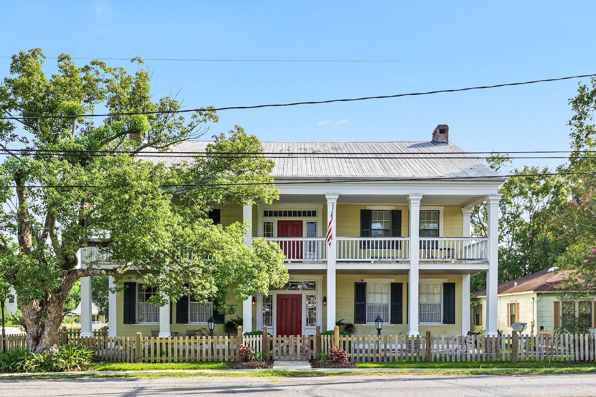 The Centerville Steamboat Inn Circa 1848