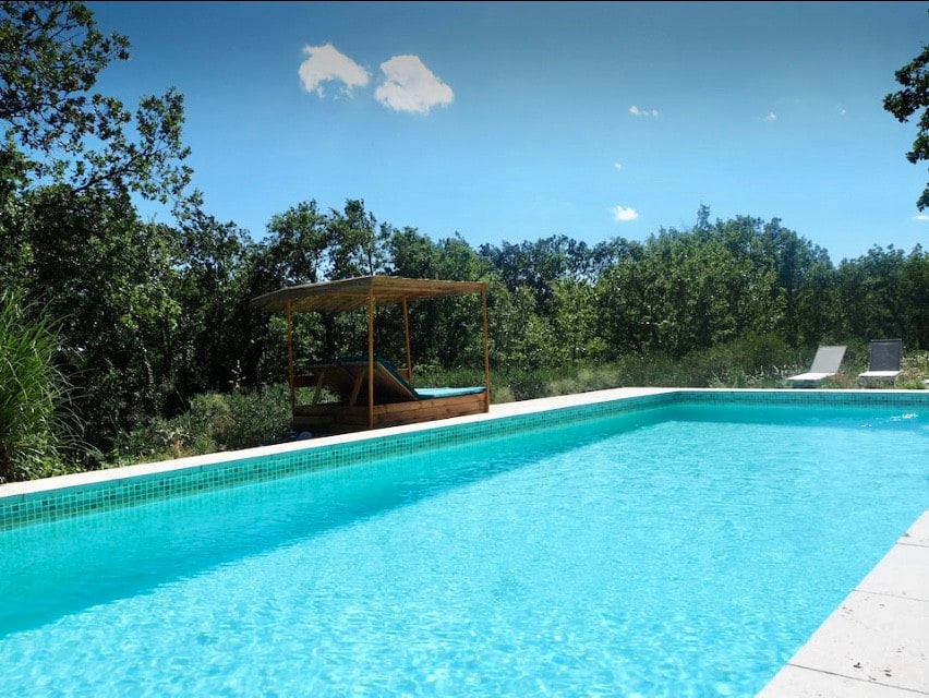 Villa avec piscine, boulodrome, yoga, grand jardin