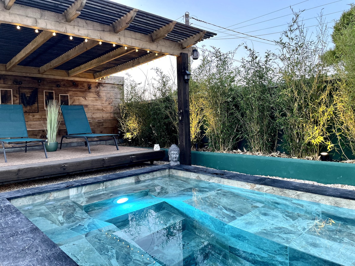 Studio PiscineSPA Sauna dans un jardin bucolique