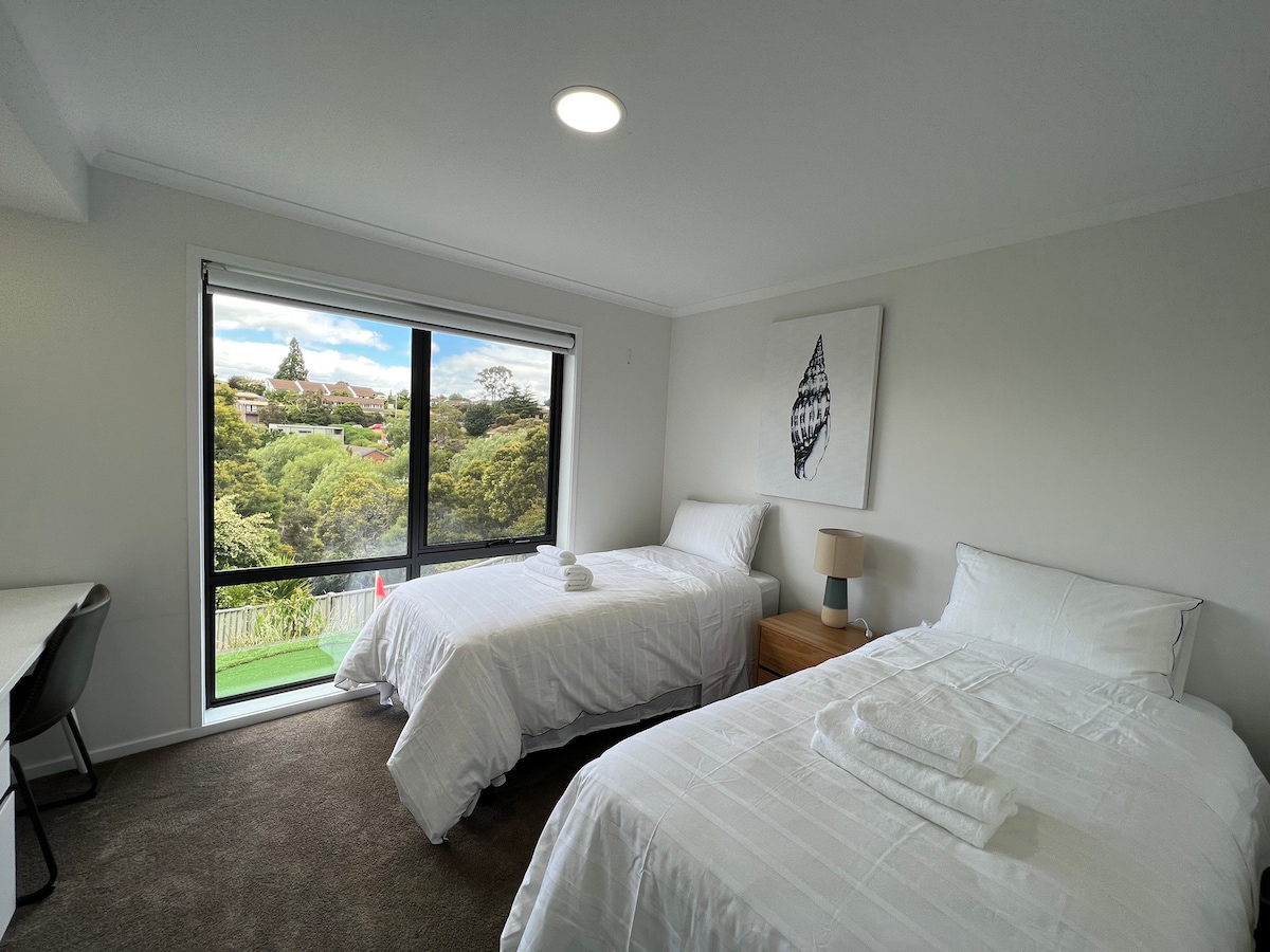 Harbor and city view in Sandy bay with home Cinema