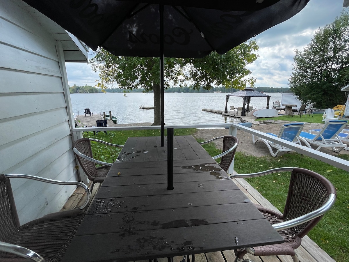 Bobcaygeon Resort - Cottage #3 Mission (Sleeps 6)