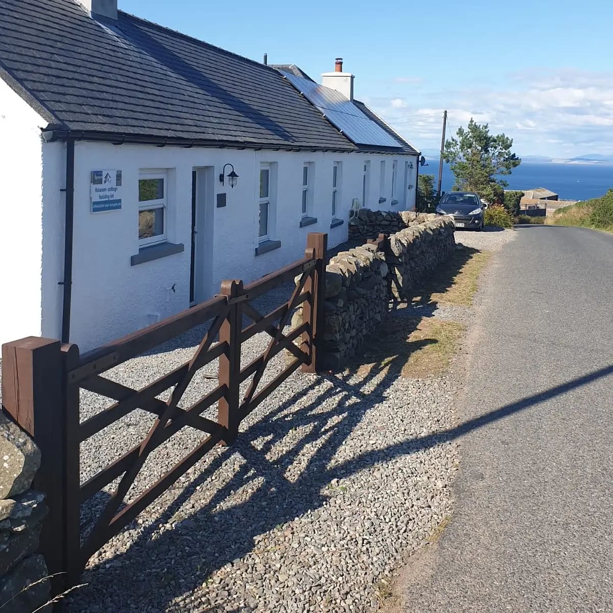 RAWSON COTTAGE 
LOVELY 2 BEDROOM  SEMI RURAL.