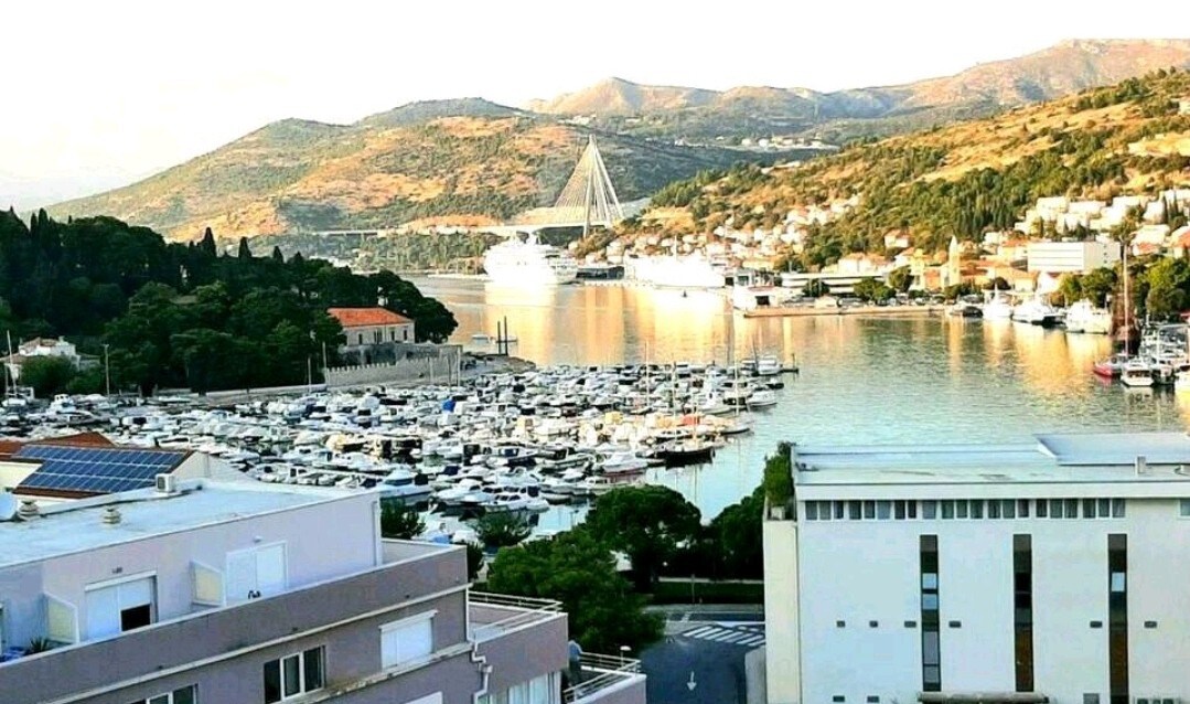 位于DUBROVNlK市中心的海景公寓