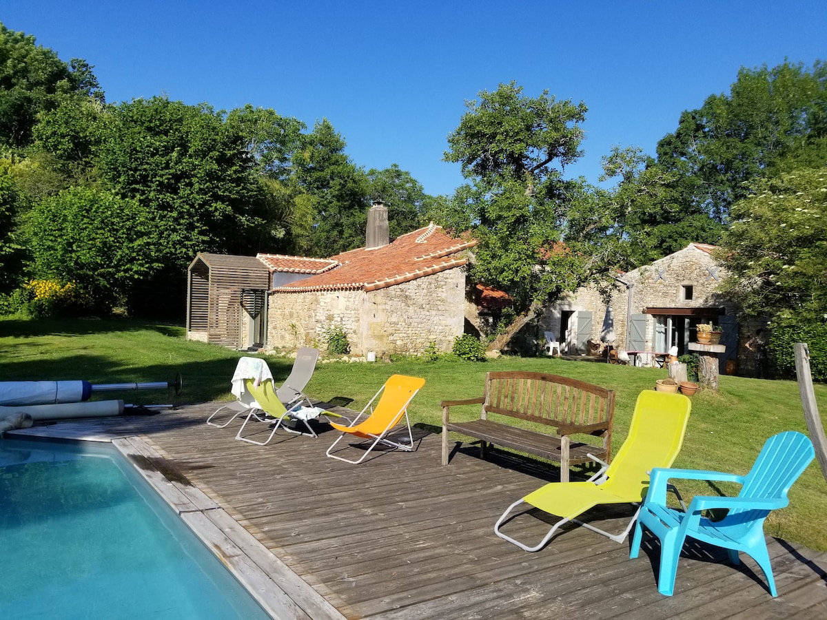 Gîte chaleureux avec piscine