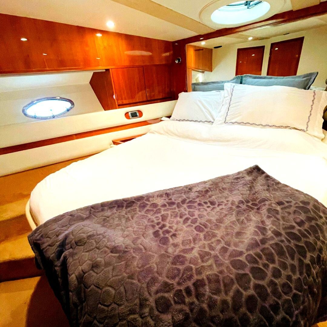 Boat accommodation & charter in Puerto Banús