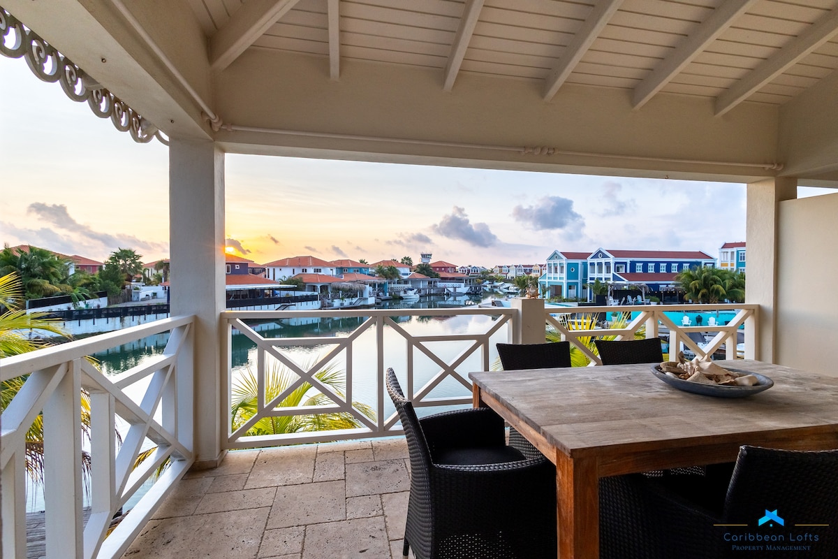 Caribbean Loft // Water side