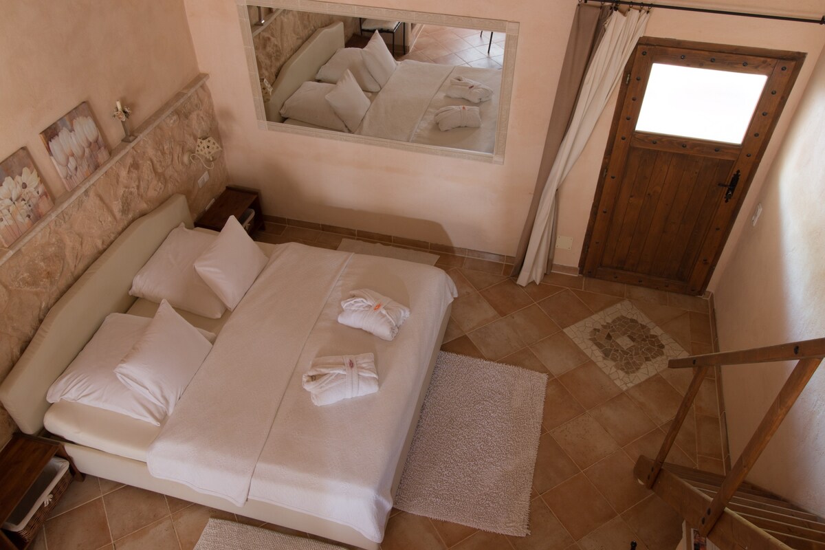 Fincahotel宽敞的双人卧室和独立卫生间