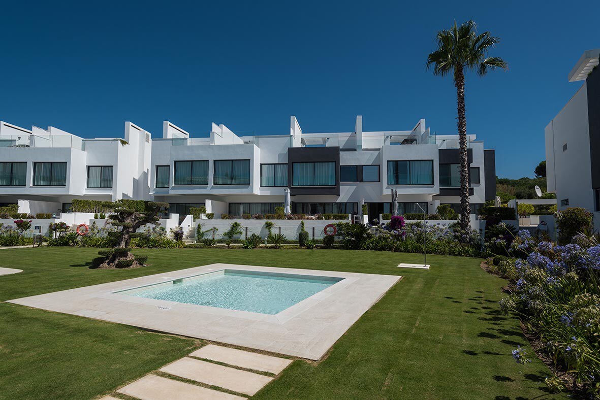 Modern house on the beach walk - luxury amenities