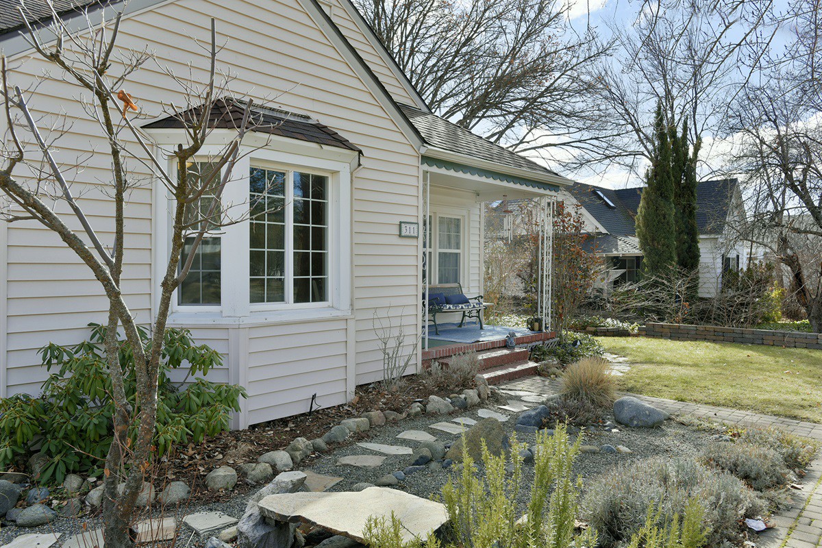 Charming Older Home in an Ideal Mt Shasta Location