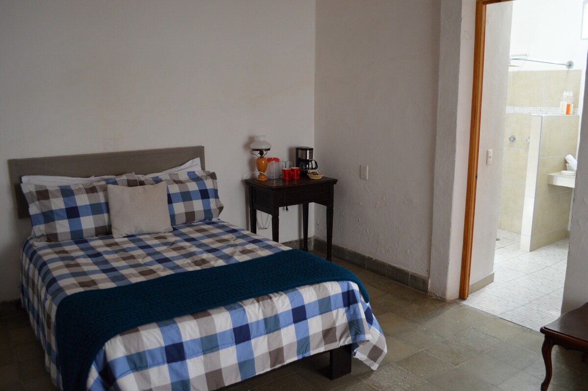 2 Cuartos privados con baños enteros-Centro Lagos