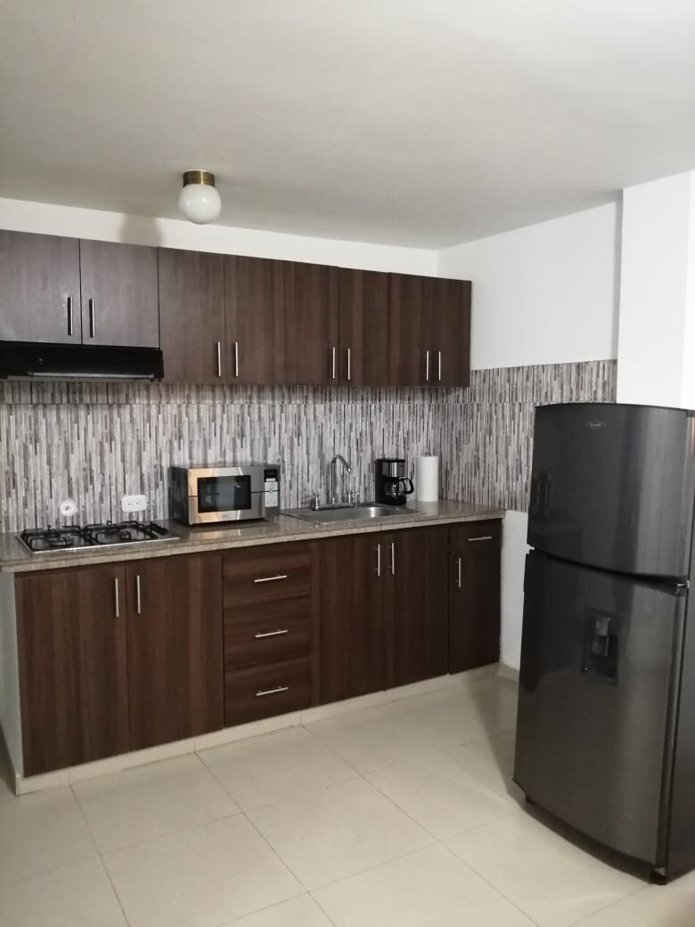 Location! Location! Lovely & clean 2 bdrm apt