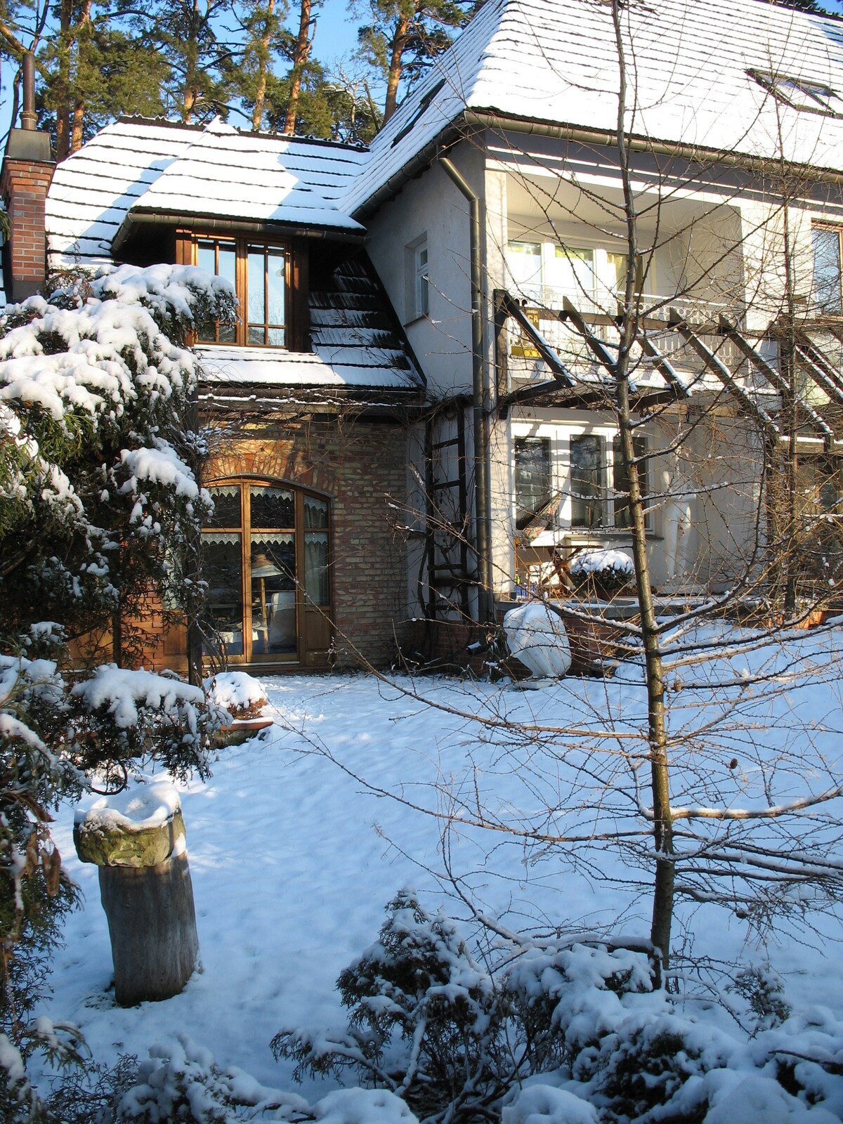 Pokój oddzielny w domu z ogrodem w Milanówku