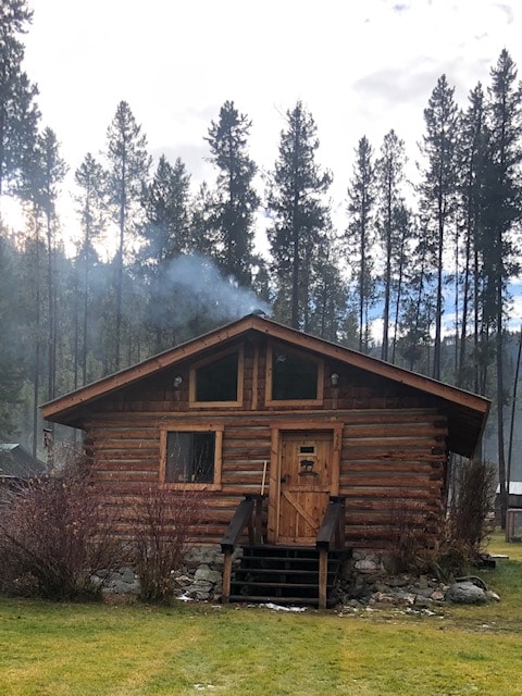 Cozy Rustic Cabin nestled in the Mountains.