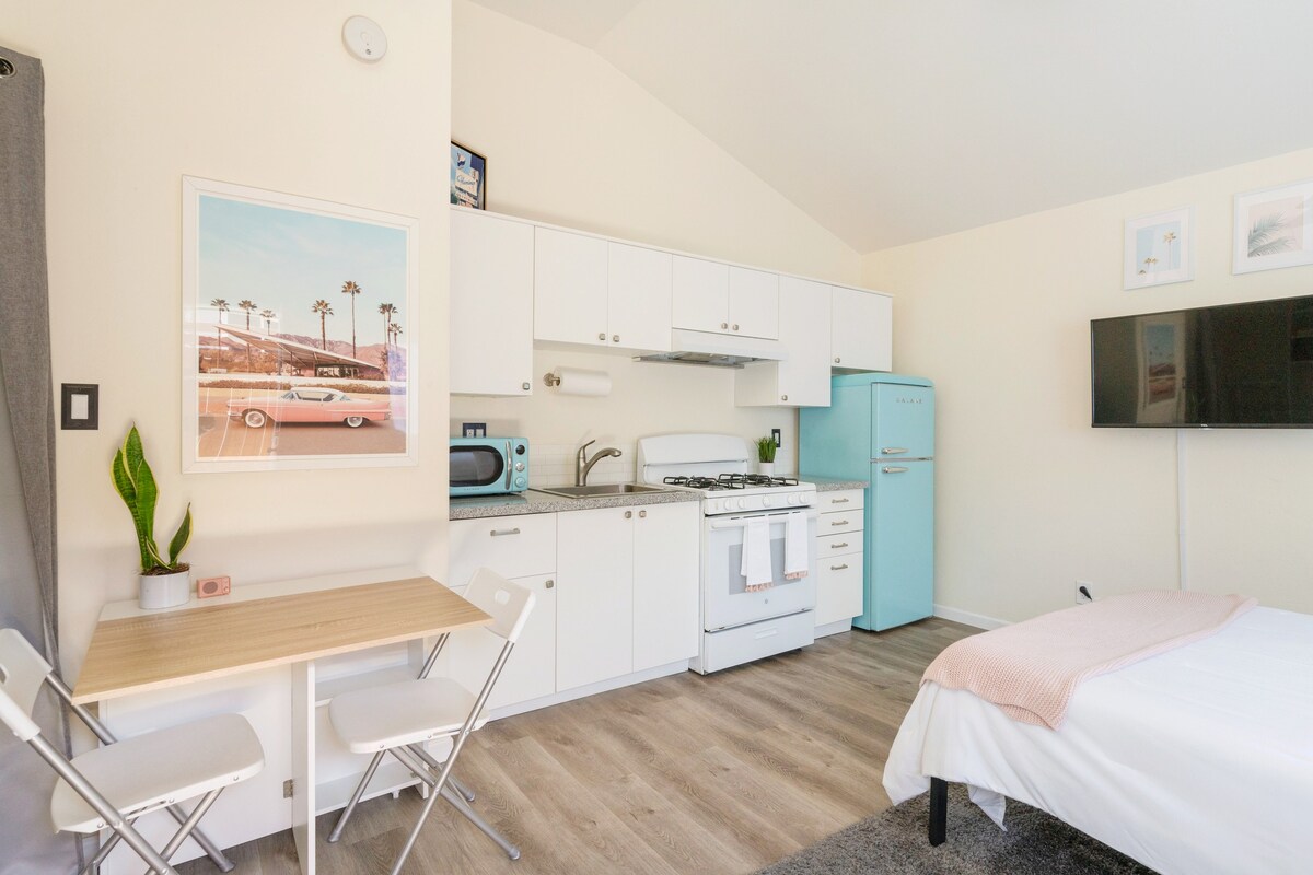 Private Studio, Easy Parking & Close to Downtown