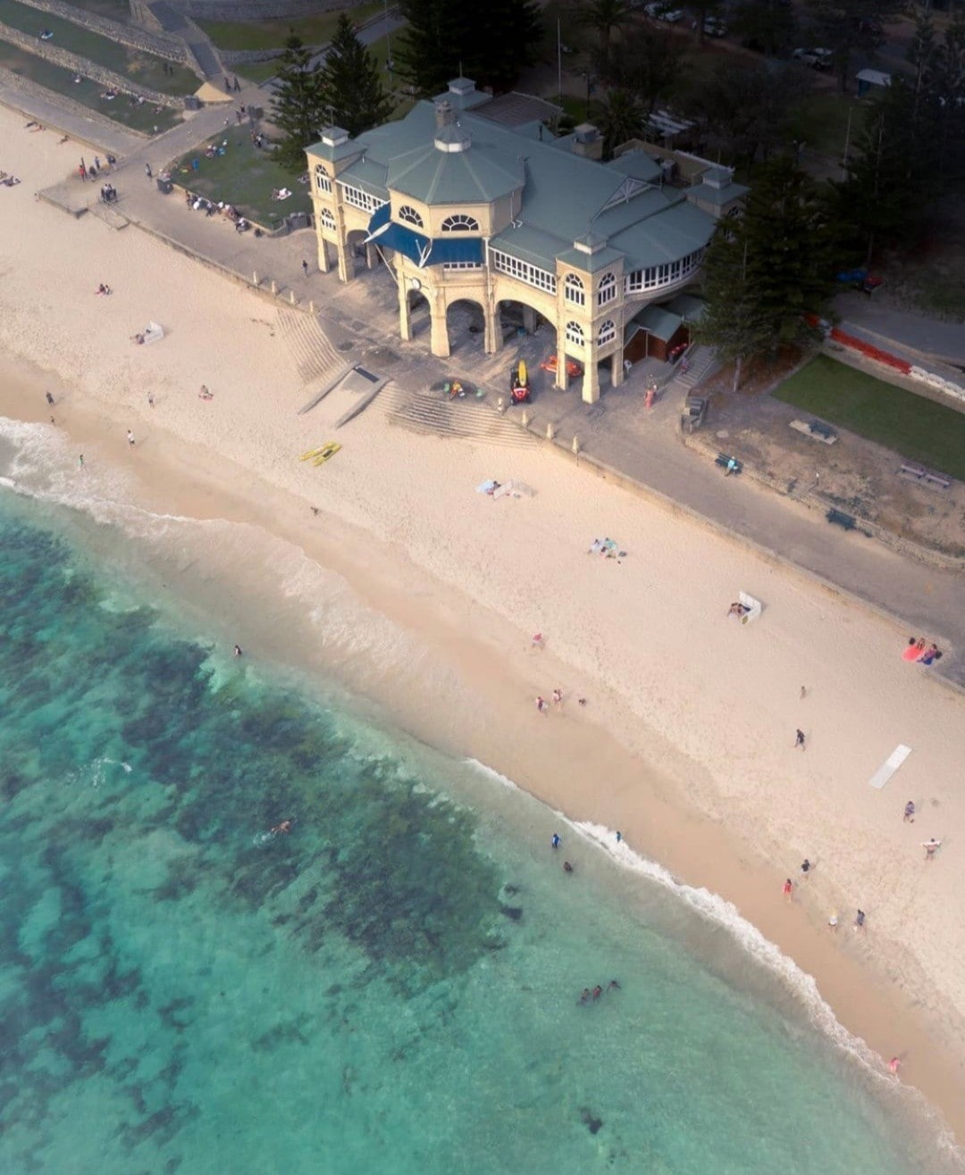 Cosy Beach Apartment in Cottesloe Beach