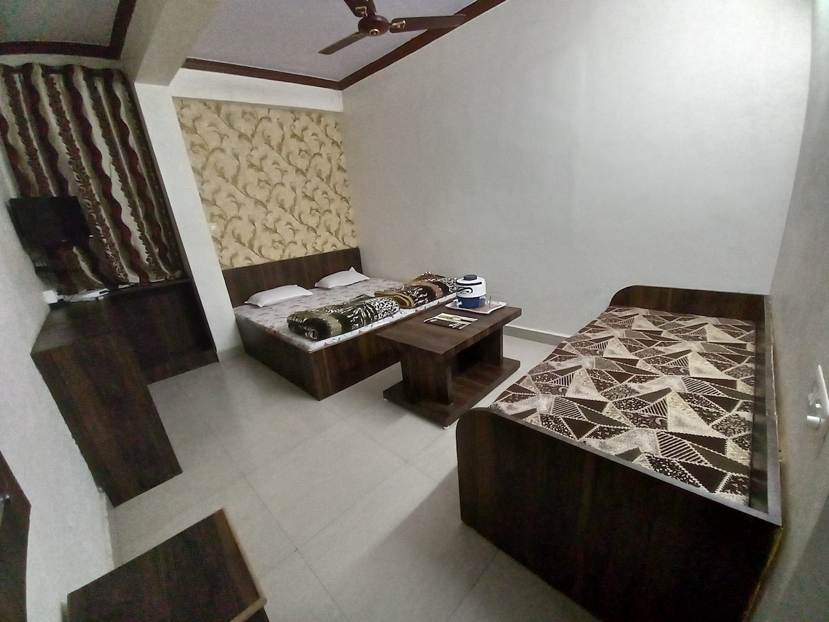 Private Room in Jain Residency, Pachmarhi