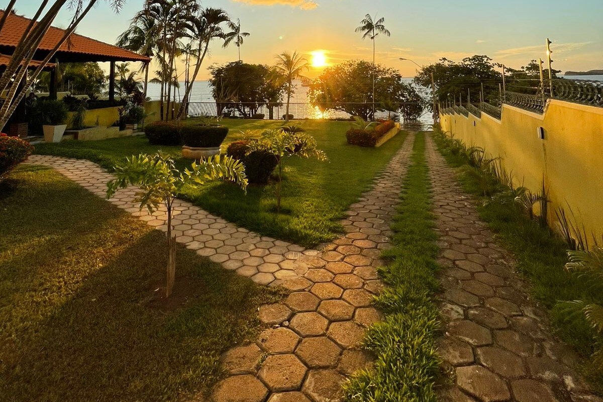 CASA EM ALTER DO CHÃO DE FRENTE A PRAIA