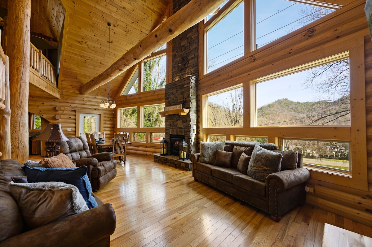 #Custom LogCabin# Close to Cades Cove in GSMNP!